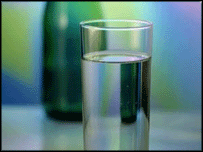 ÁGUA CLORADA AUMENTA RISCO DE DEFEITOS DE NASCIMENTO-DIZ ESTUDO