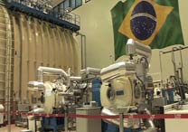 Brasil investe em novos satélites para recuperar atraso no setor aeroespacial assista